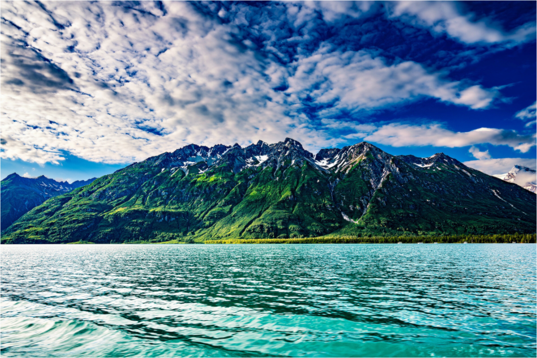 Main image Glacial Lake and Mountains